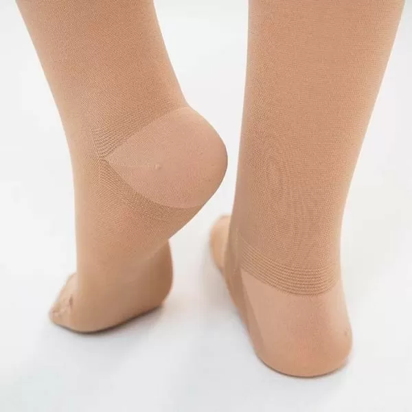 Чулки компрессионные Evolution ТК.931 унисекс 2 класс компрессии с закрытым носком и гладкой резинкой цвет бежевый