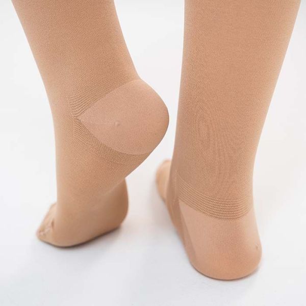 Чулки компрессионные Evolution ТК.931 унисекс 2 класс компрессии с закрытым носком и гладкой резинкой на широкое бедро цвет бежевый